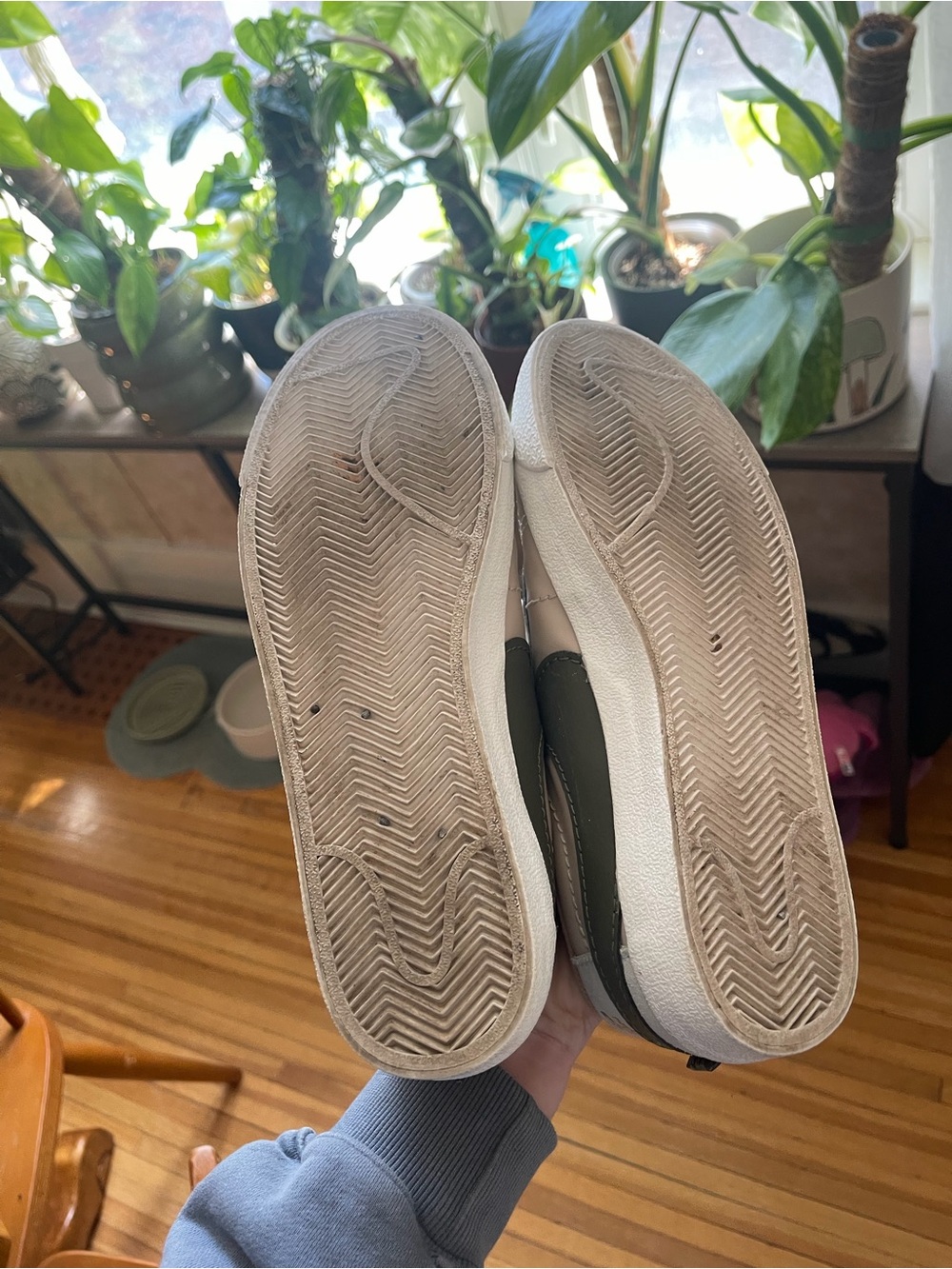 Women’s Nike Low-Top Blazers in White, Olive & Tan - Picture 3 of 4